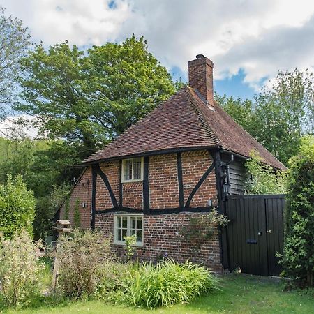 Walnut Tree Cottage By Bloom Stays Фавершам Экстерьер фото